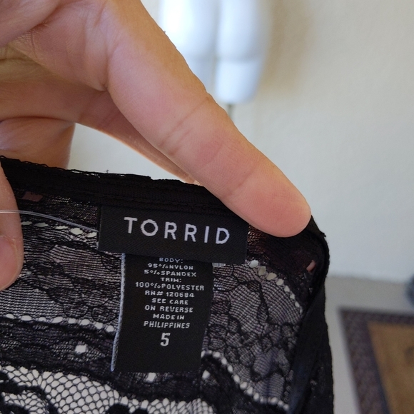 Torrid LACE SURPLICE BABYDOLL TOP - Picture 4 of 5